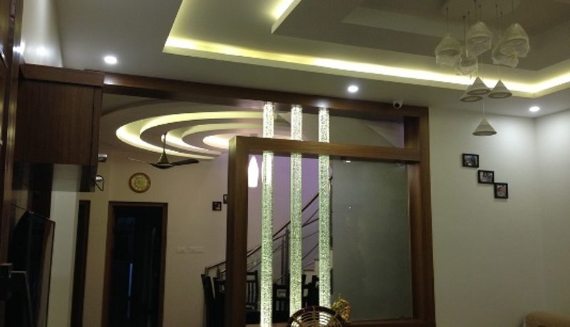 4. Living-dining partition